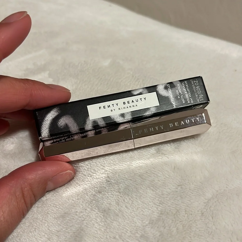 Fenty Beauty By Rihanna Mattemoiselle Midnight Wasabi